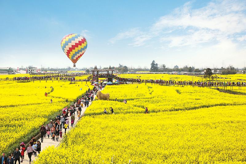 陈良华 摄11月19日至12月1日,"2019中国西昌·大凉山国际戏剧节"在