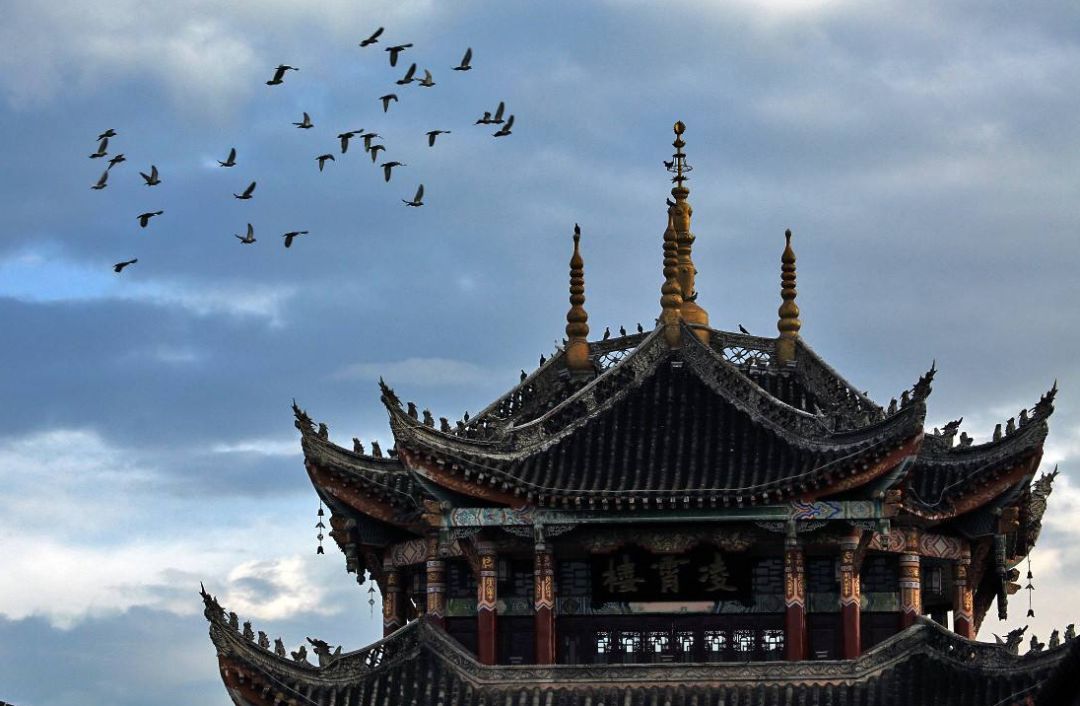 会理县位于四川省凉山彝族自治州最南端,因"川原并会,政平颂理"而得