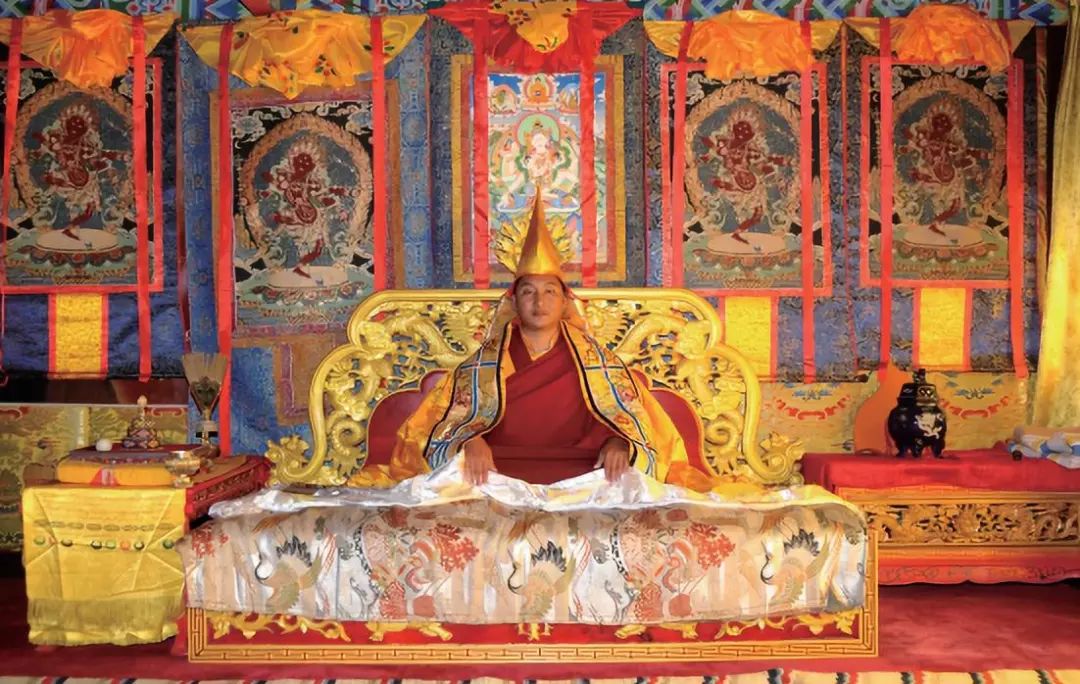 木里活佛是木里境内佛教最高首领,也是康巴藏区"三大香根"之一,极负