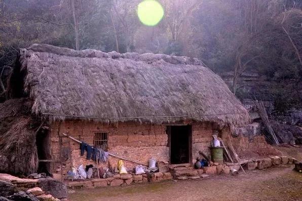 庆祝建党百年岁月里的老屋杨燕