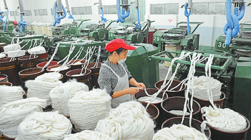 大竹县依托苎麻加工企业打造的苎麻纺织基地.  王晓林摄