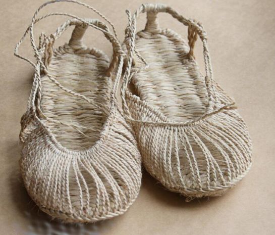 新款麻耳草鞋(图片来自网络)