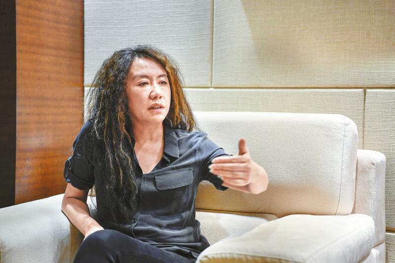 导演王潮歌. 本报记者 杨树 摄