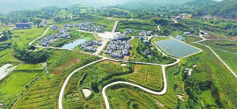 产村相融的巴州区白庙村.