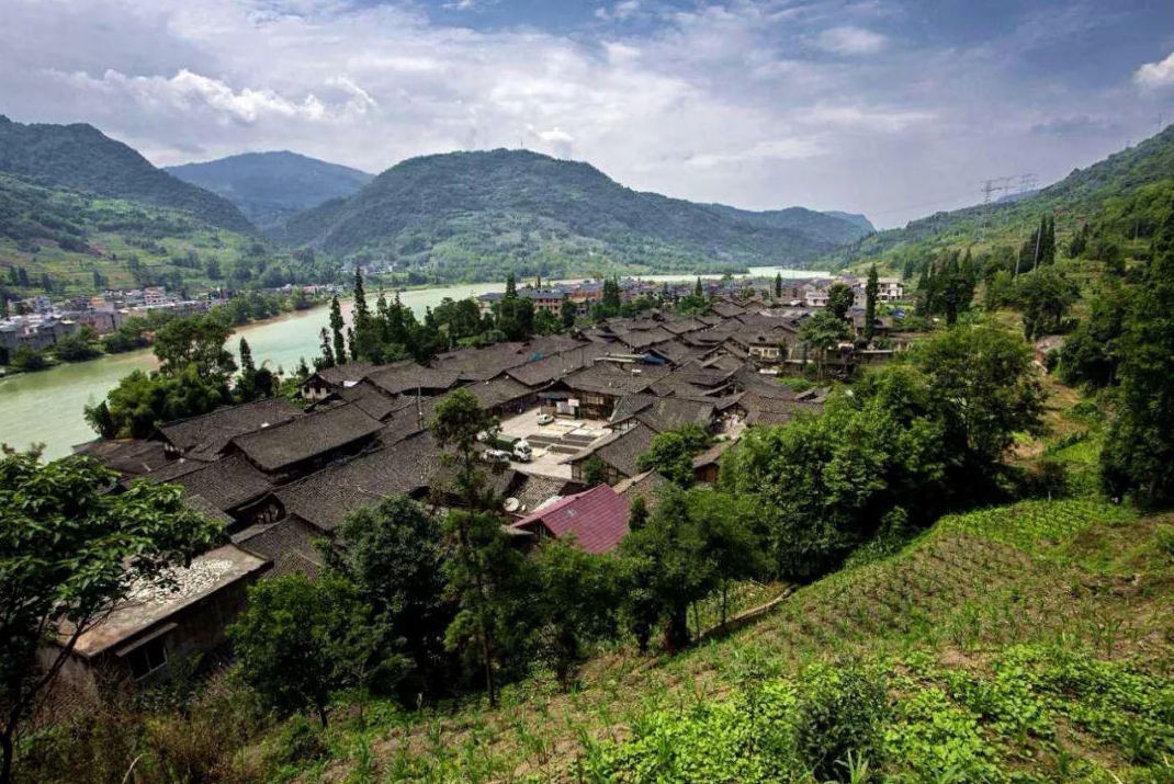 荥经县新添古镇(图片来自网络)
