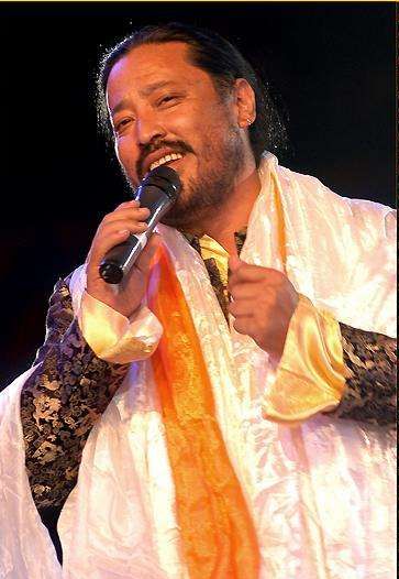 歌唱家亚东(图片来自网络)