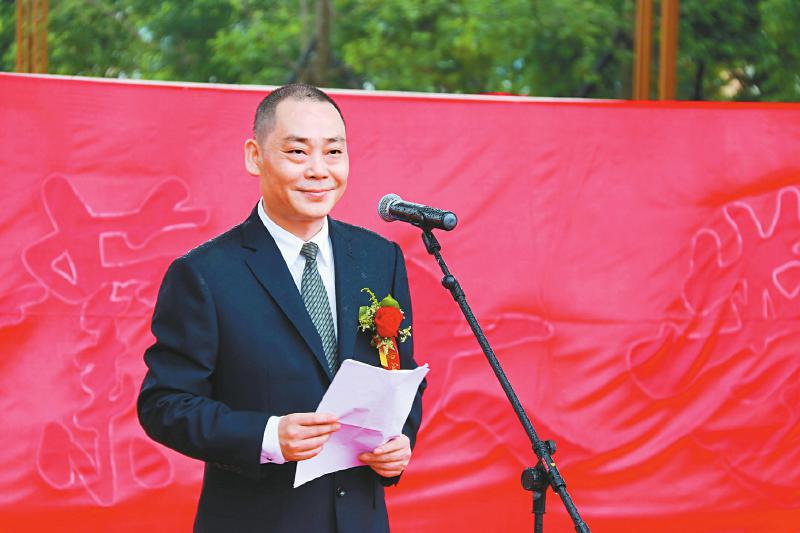 成都艺术职业大学校长,党委副书记余天翔教授.