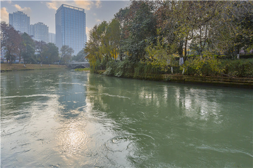 沙河是在洞子口从原府河左岸分出来的一条支流,沿成都城北郊从西北一