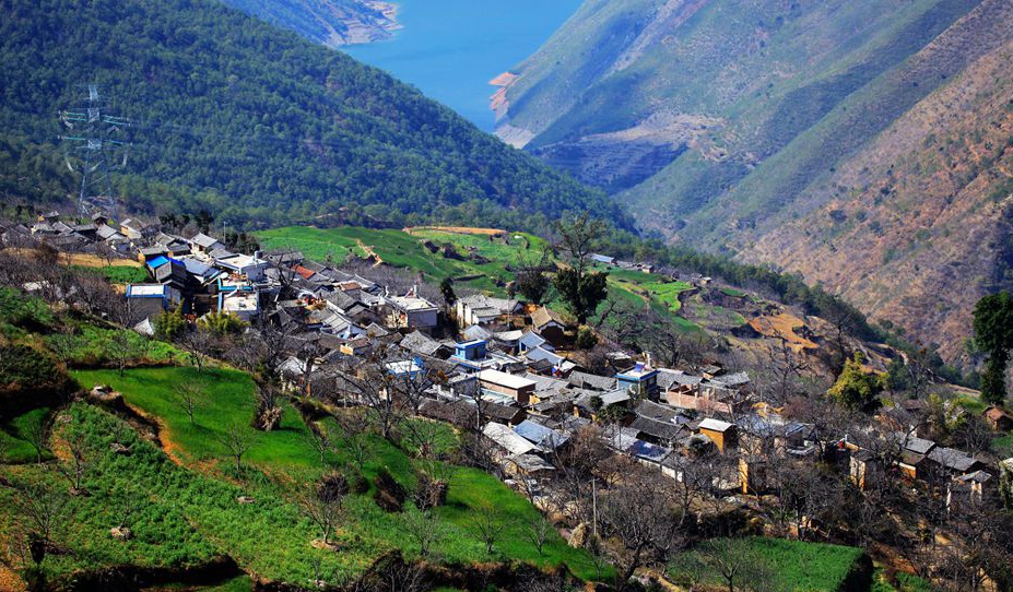 庆祝建党百年征文七月的彝家山寨献给党的100华诞周祖平