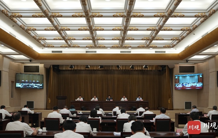 施小琳在全省防汛抗旱、地灾防治、河湖长制推进工作视频会议上强调，压实落细责任举措筑牢防灾减灾防线，全力维护人民群众生命财产安全和社会大局稳定
