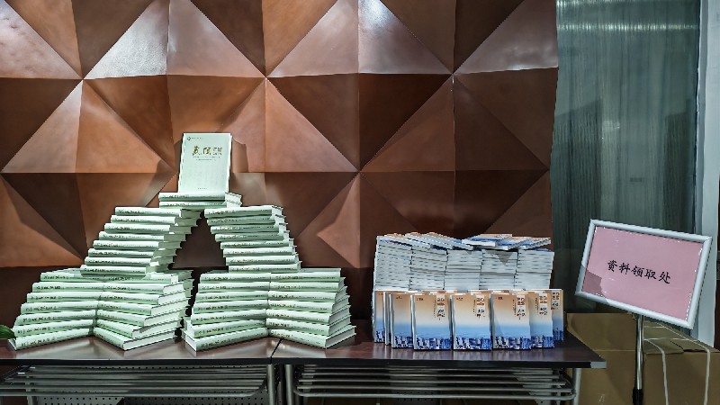 《武侯年鉴2025》《武侯印记2025》走进区两会1