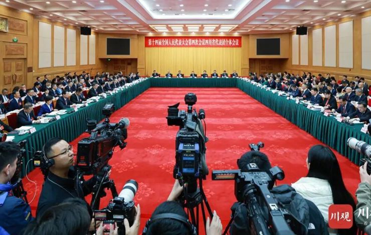 【时政】四川代表团举行开放团组活动 王晓晖施小琳等回答记者提问