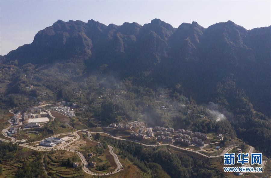 “飞针走线”“绣”出小康画卷——四川落实习近平总书记全国两会重要讲话精神纪实