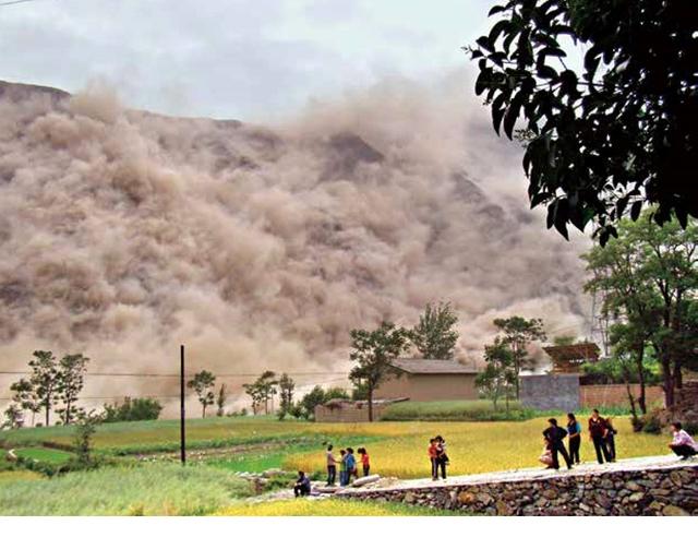 珍贵历史瞬间的定格——汶川地震志卷三:《图志》