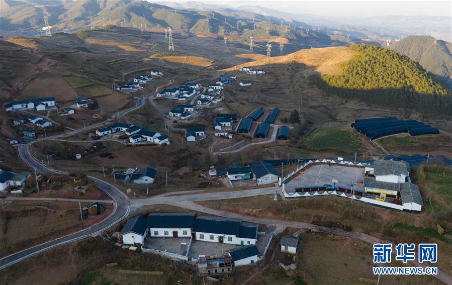“飞针走线”“绣”出小康画卷——四川落实习近平总书记全国两会重要讲话精神纪实