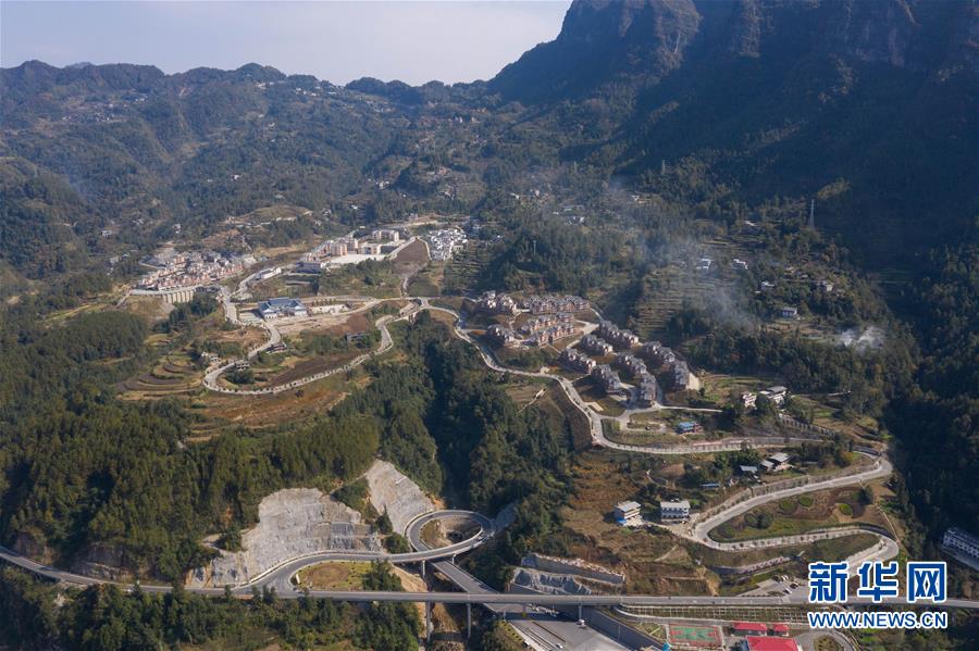 “飞针走线”“绣”出小康画卷——四川落实习近平总书记全国两会重要讲话精神纪实