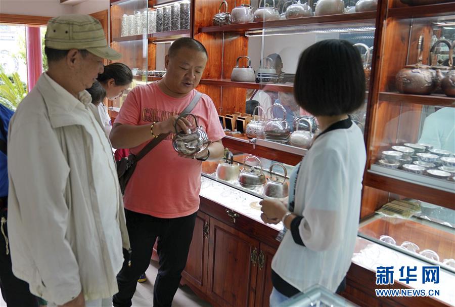 (在习近平新时代中国特色社会主义思想指引下——新时代新作为新篇章·总书记关心的百姓身边事·图文互动)(3)留住乡愁 绽放新颜——传统村落保护激发乡村活力