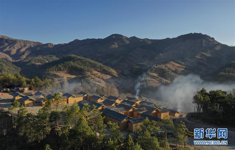 “飞针走线”“绣”出小康画卷——四川落实习近平总书记全国两会重要讲话精神纪实