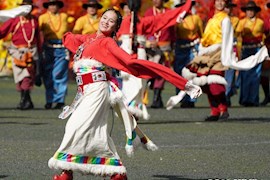 马尔康第八届嘉绒锅庄节：各族群众共舞吉祥 万人同唱歌颂祖国