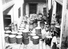 1926年，万县，制造桐油的作坊（图片来源：《亚细亚大观》）。.png