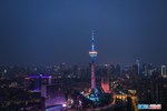 “武汉加油！中国加油！”元宵夜，成都为武汉“亮灯”