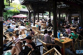 来成都喝茶、逛街、吃美食 闲适生活带你过“五一”假期