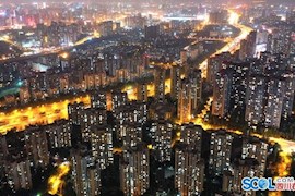 假期结束俯瞰车辆有序回蓉 成都夜景真美！