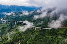 绝美！雨后的大峨眉国际旅游西环线宛如仙山秘境