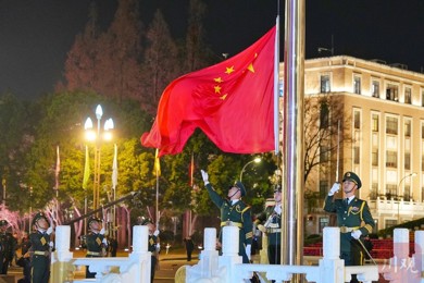 喜迎新年！成都天府广场举行元旦升国旗仪式